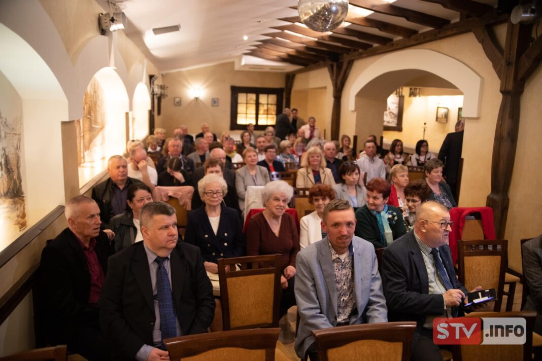 Książka i wystawa w rocznicę urodzin Kadłubka. Medal dla Artura Lisa