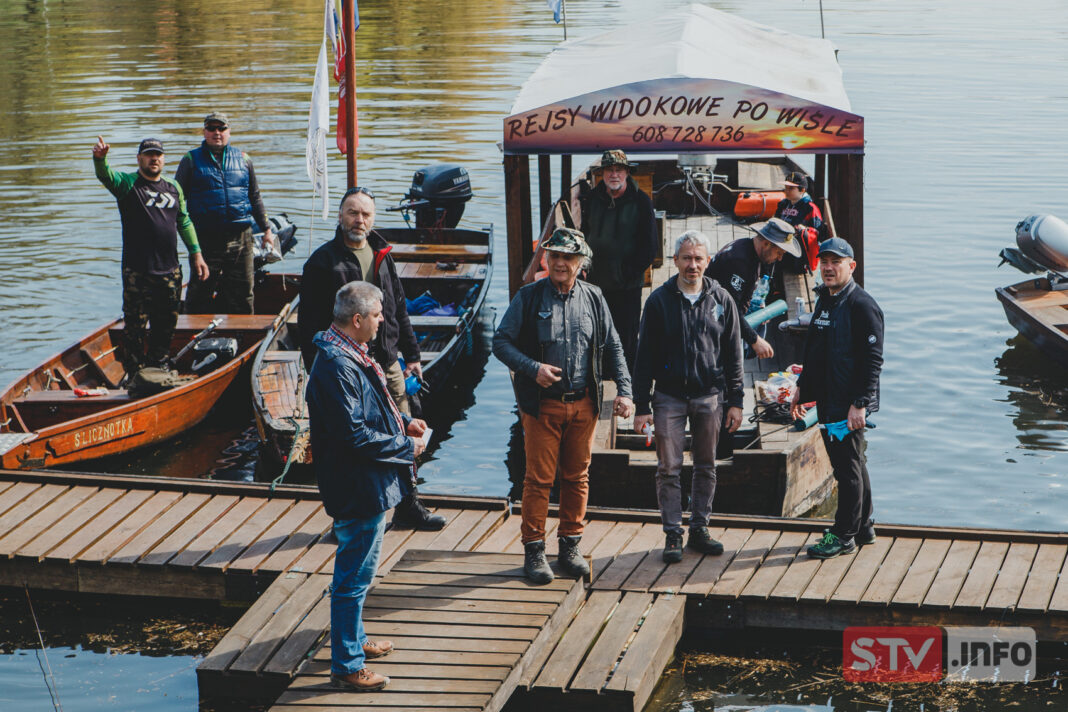 „Napędzani Wisłą” posprzątali rzekę. Porządkowo–edukacyjna akcja w Dzień Ziemi