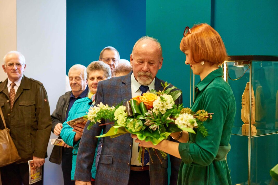 Wernisaż wystawy rzeźby Zenona Bednarskiego. Hobby pochłonęło artystę