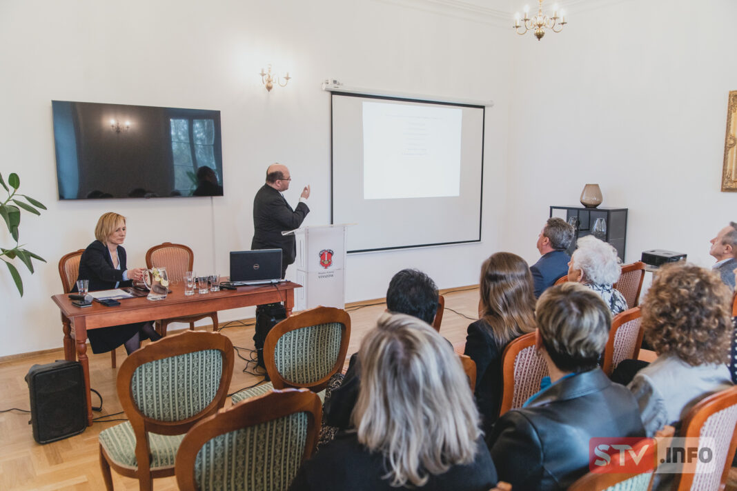 Staszów wspomniał twórców Konstytucji 3-go maja. Naukowa konferencja w pałacu w Wiśniowej