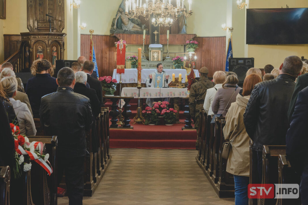 Patriotyczna uroczystość w Górach Wysokich. Oddano hołd pomordowanym