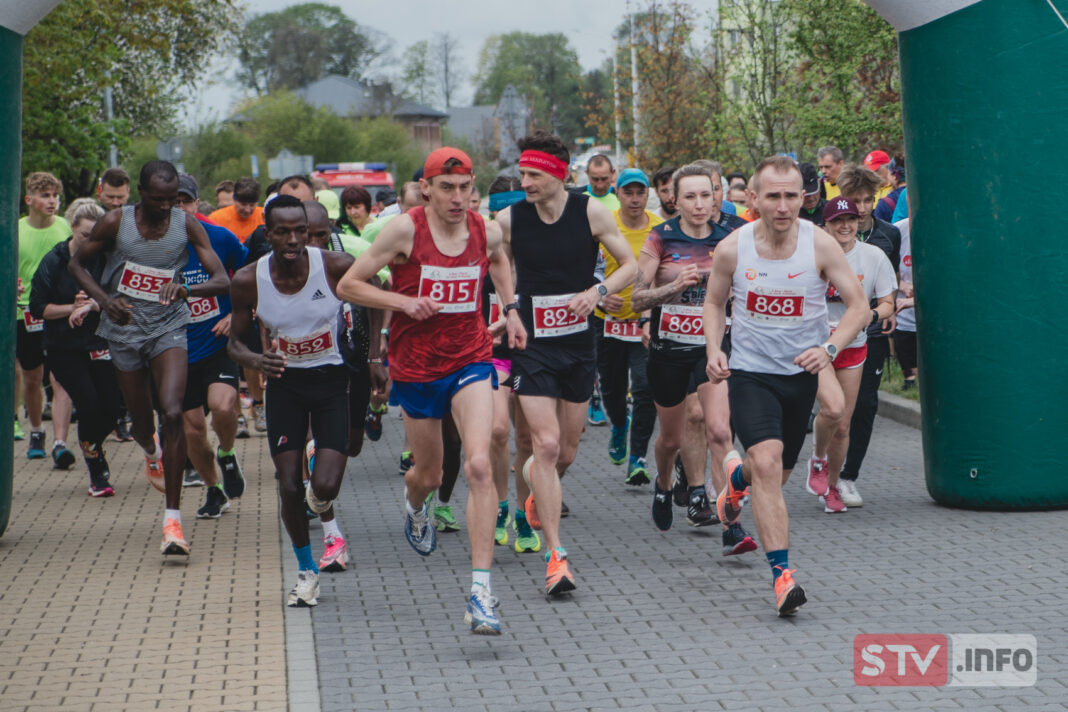 Kenijczycy najlepsi w Wiśniowej. Patriotyczna rocznica na sportowo