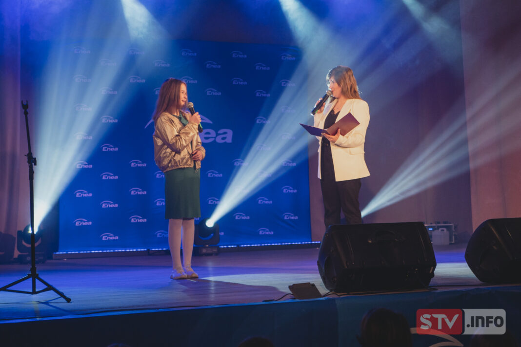 W Staszowie ponad 100 wokalistów walczy o finał konkursu „Enea wspiera muzyczne talenty”