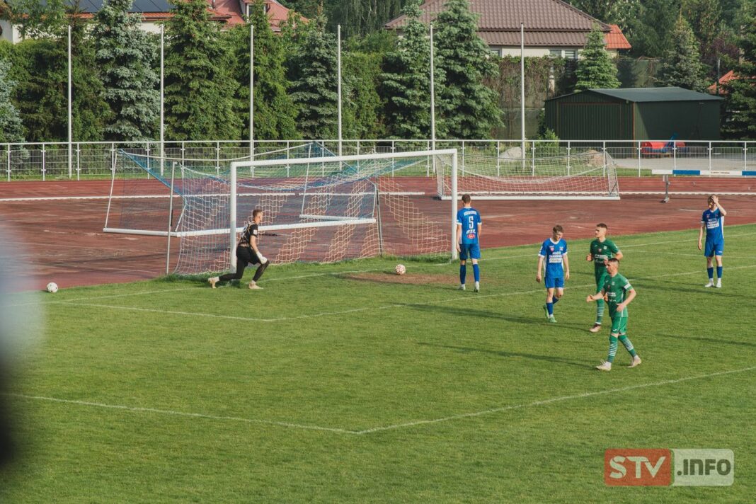 Wisłoka Dębica silniejsza od Wisły Sandomierz. 1:4 na murawie przy Koseły