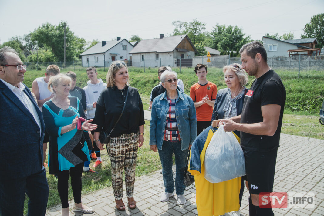 Sponsorzy wsparli Ester Wojciechowice. Jak wiele dla klubu znaczy prezes z charyzmą!