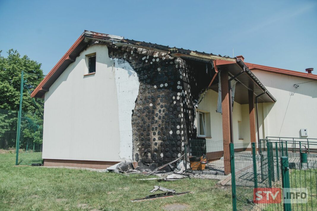 Pożar remizy i świetlicy w Rosochach. Ogień wybuchł nad ranem