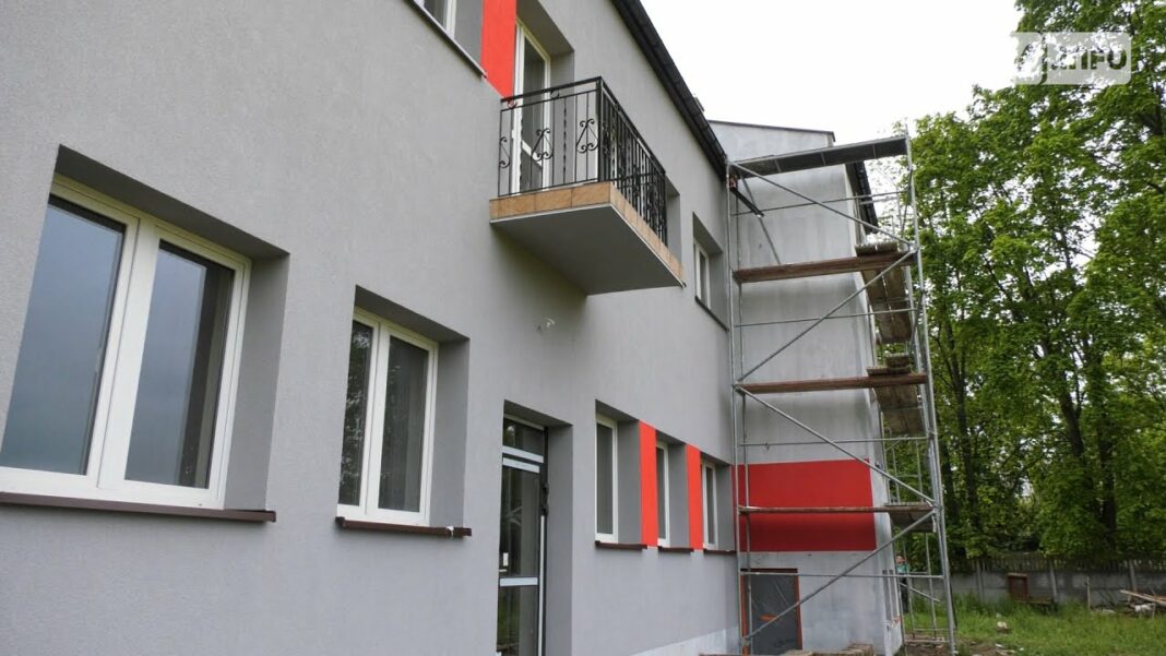 Trwają termomodernizacje w gminie Klimontów. Zmienią się budynki szkół i remiz OSP