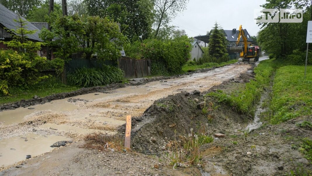 Trwają inwestycje drogowe w gminie Klimontów. Mieszkańcom poprawi się komfort jazdy