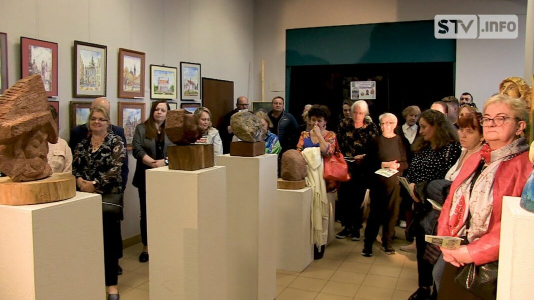 Rzeźby i obrazy Kwiatkowskiego w Zawichoście. Wernisaż w MGOK