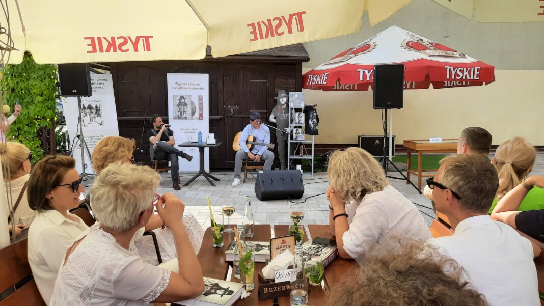 Wyjątkowe spotkanie w opatowskim Żmigrodzie. Rozmowy o książce „Rysiek Riedel we wspomnieniach”