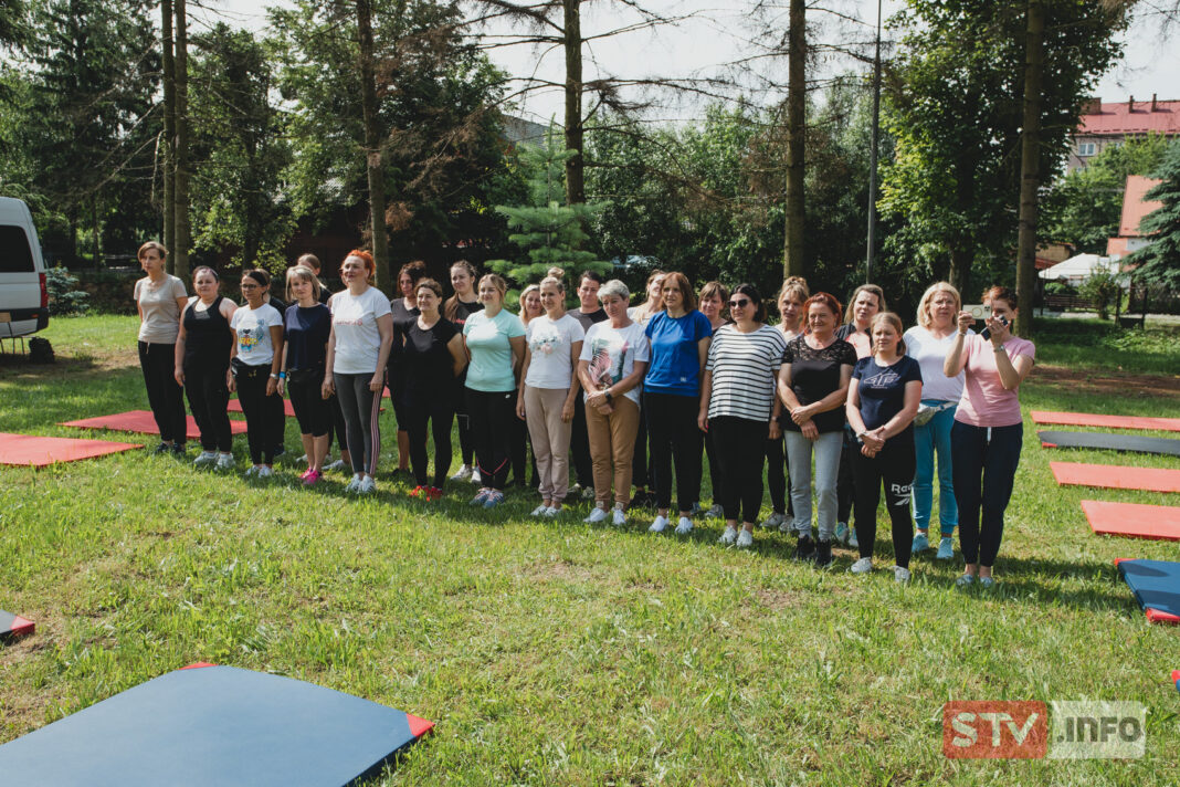Żołnierze uczyli kobiety samoobrony. Sztuki walki na Promenadzie