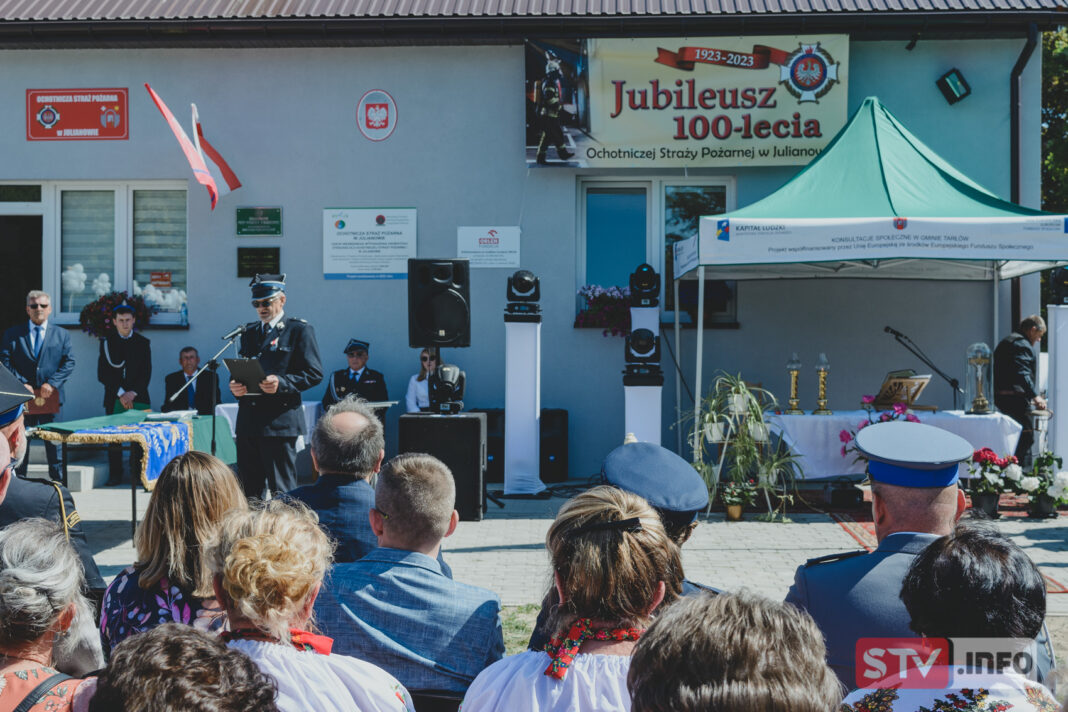 Okrągły jubileusz straży w Julianowie. Mieszkańcy ufundowali sztandar