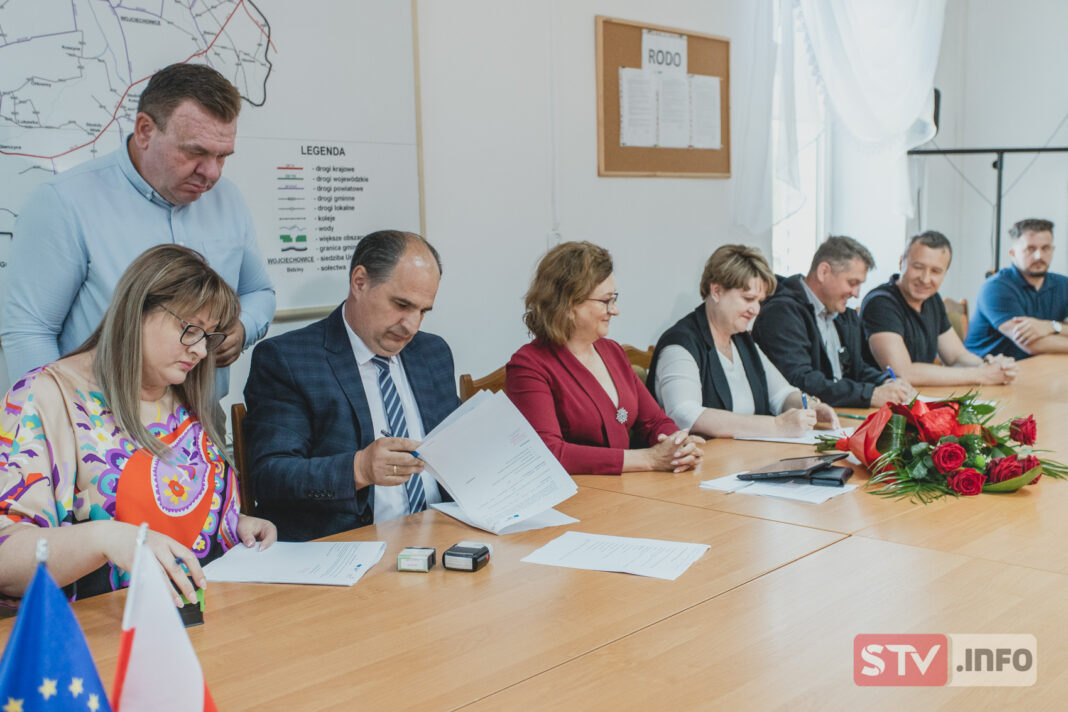 Nowe boiska i termomodernizacja. Gmina Wojciechowice inwestuje w oświatę