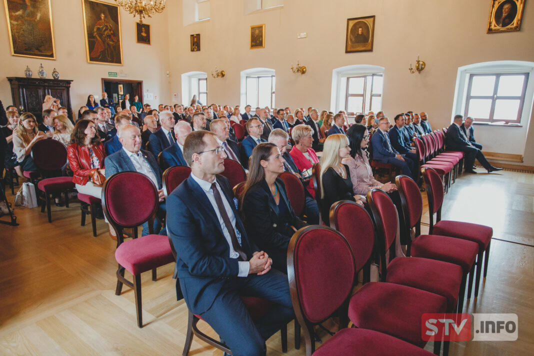 Srebrny jubileusz Pilkington Automotive Poland. Obchody w sandomierskim muzeum i na bulwarach