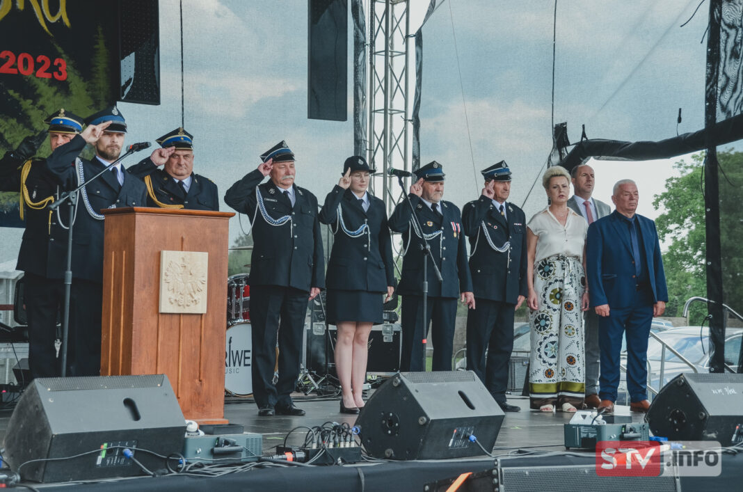 Udana biesiada we Włostowie. Strażacy mają nowy sztandar