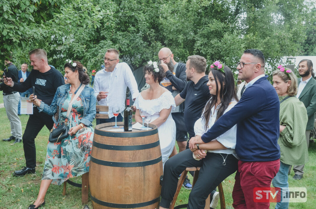 Niezwykła Noc Świętojańska w winnicy Brzostowiczów. Zbiórka na samochód dla Wspólnoty Chleb Życia