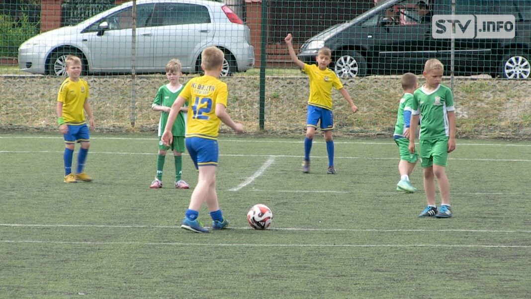 Minister Anna Krupka dopingowła piłkarzy podczas Walor – Alit Cup w Ożarowie