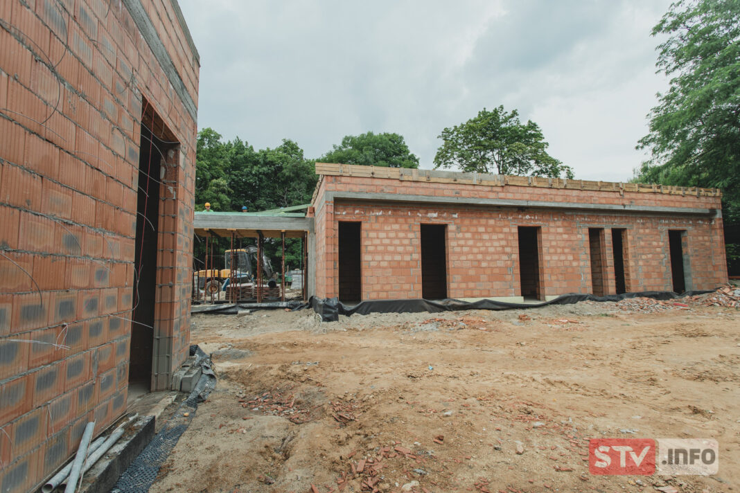Budynek Centrum Opiekuńczo-Mieszkalnego w Sobowie pnie się w górę. Pierwsze osoby zamieszkają na początku przyszłego roku