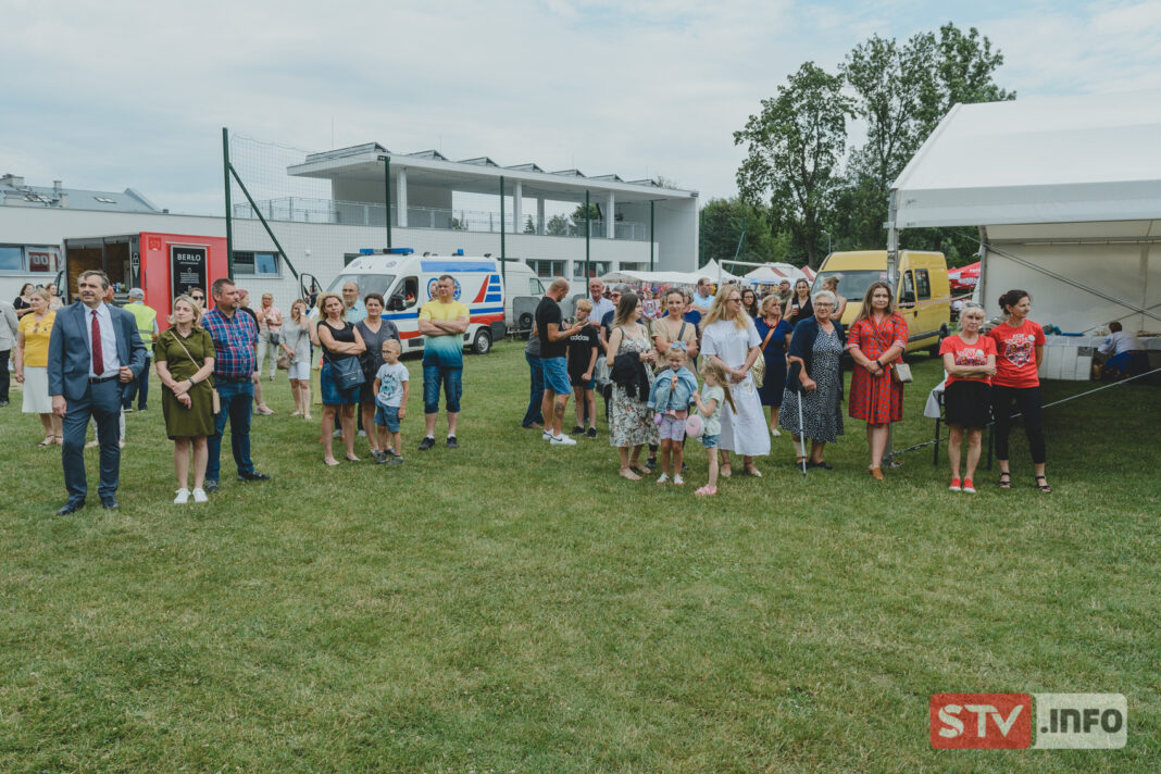 Dwikozy świętowały. Udana zabawa z pomidorem w roli głównej