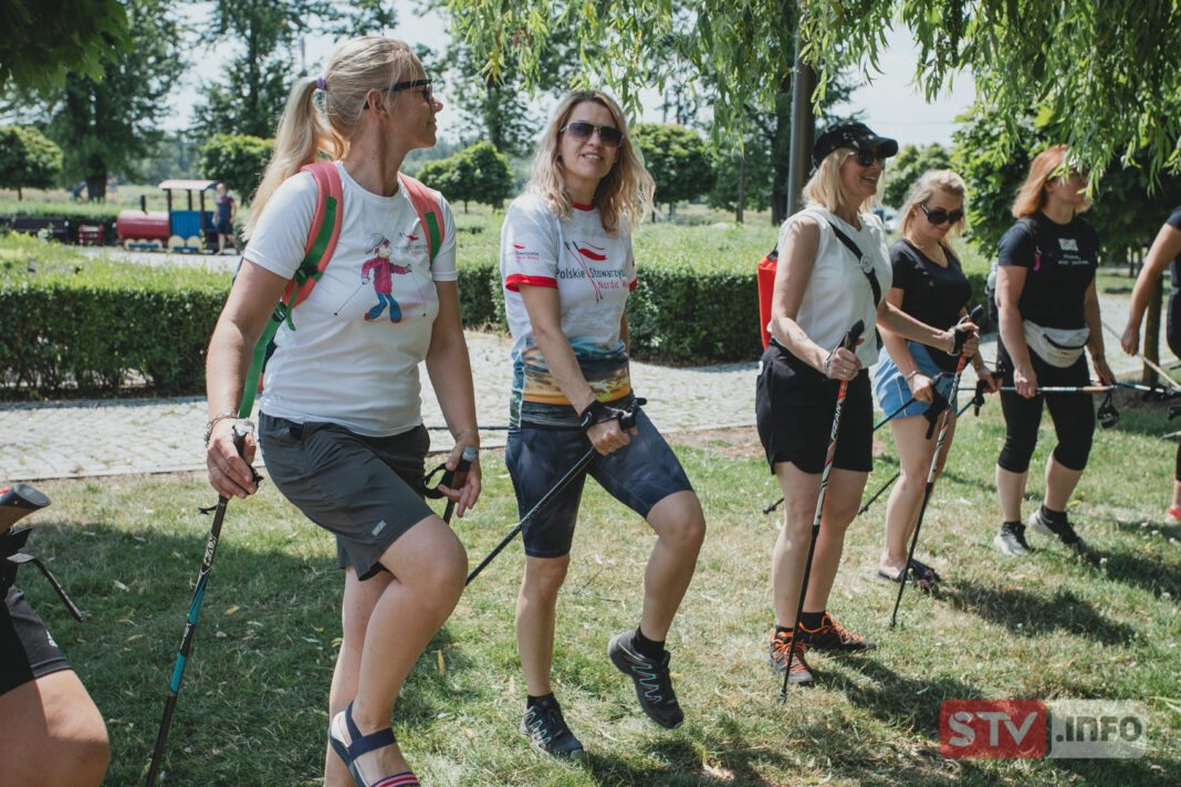 Instruktorzy nordic walking z całej Polski zawładnęli Sandomierzem