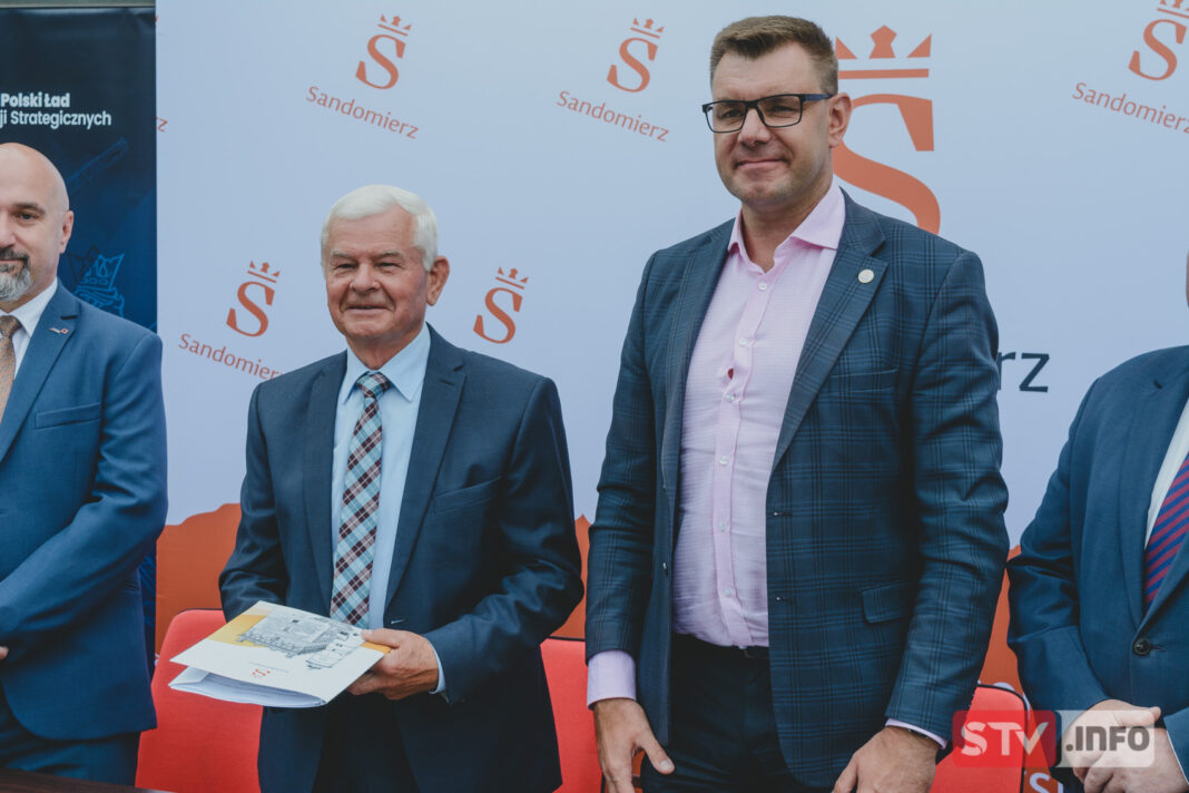 Sandomierska „Błękitna Fala” będzie remontowana. Umowa podpisana