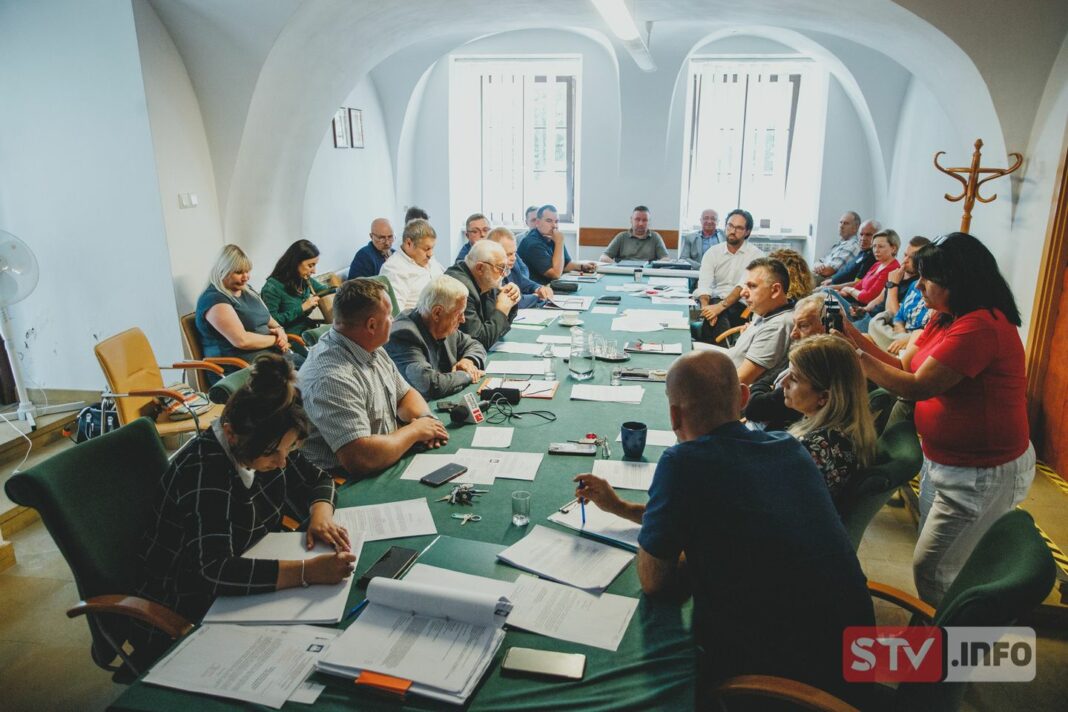 Sandomierzanie na NIE dla kolejnych bloków przy Okrzei. Miejska komisja poparła zdanie mieszkańców