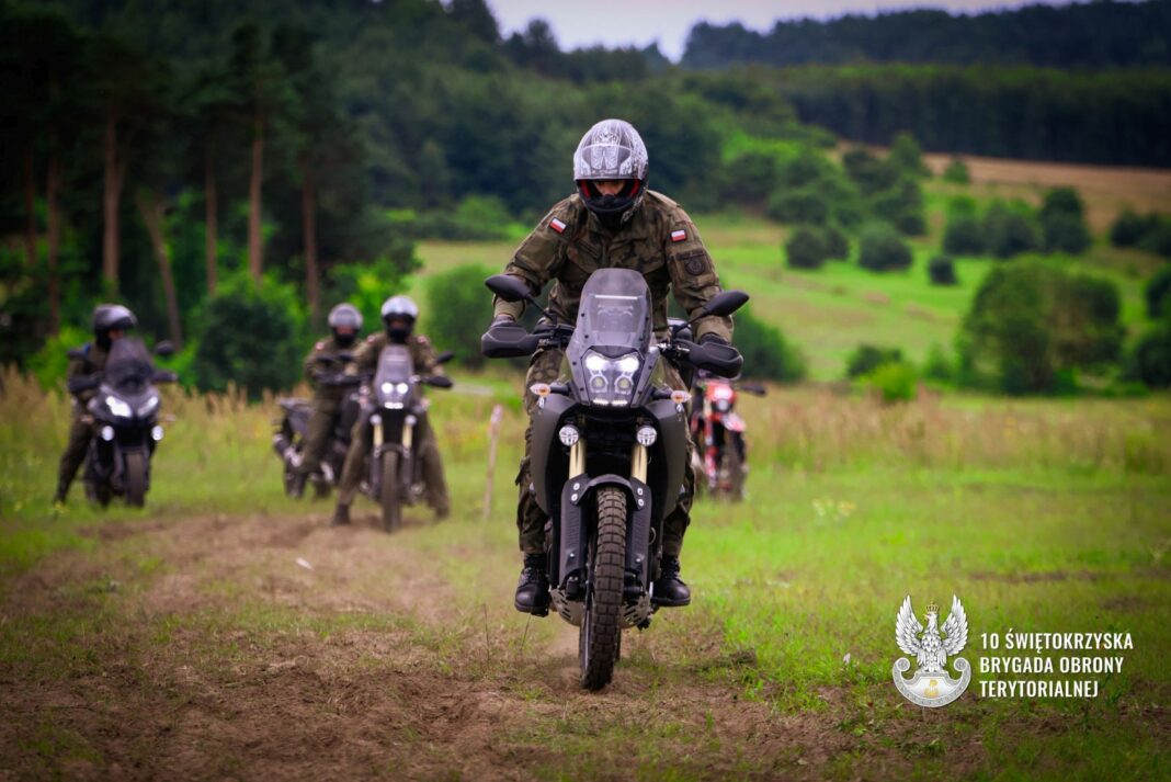 Żołnierze WOT doskonalili jazdę motocyklem pod okiem mistrzów enduro