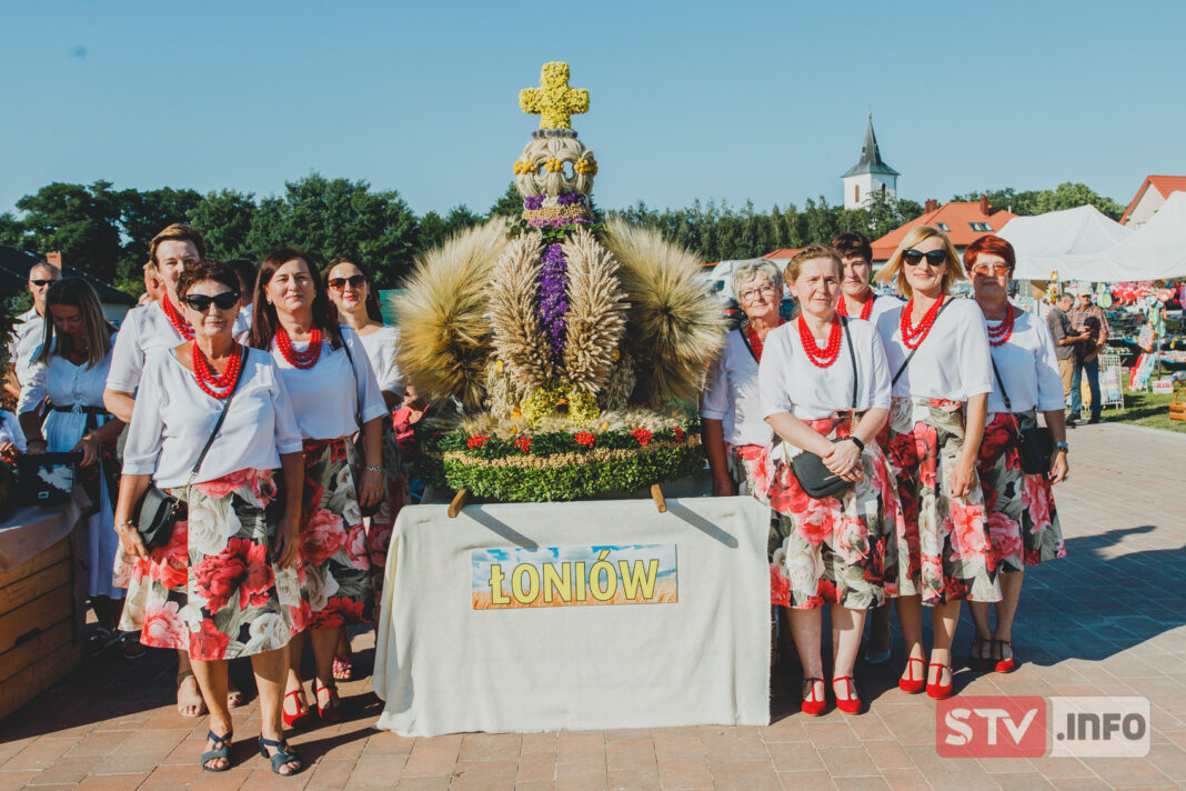 Udane święto plonów w Łoniowie. Wieniec gospodarzy pojedzie na dożynki powiatowe