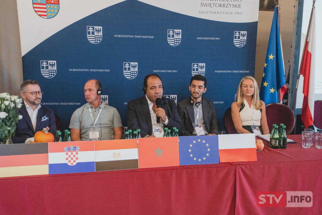 Urząd marszałkowski swatał kupców z sadownikami. Konferencja w Sandomierzu