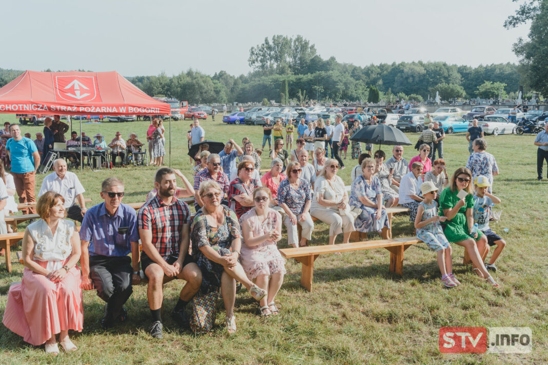 Pobożnie i radośnie. W Bogorii świętowano na błoniach przy kościele