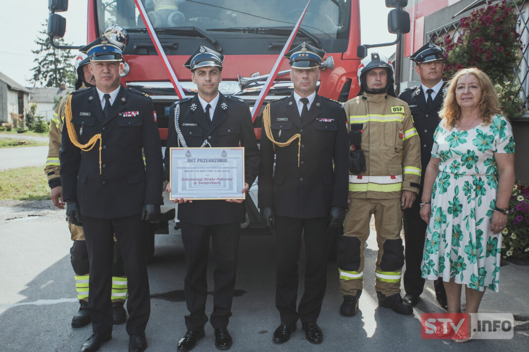 100 lat Ochotniczej Straży Pożarnej w Świątnikach. Druhowie otrzymali nowy wóz
