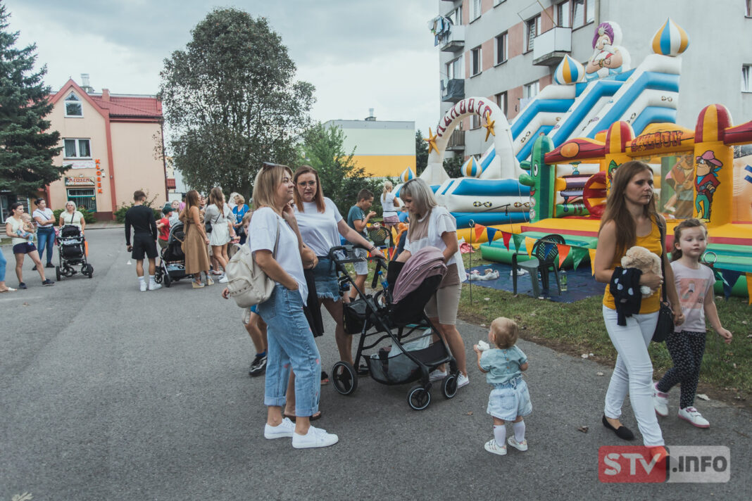 Najmłodsi pożegnali wakacje na pasażu w Ożarowie