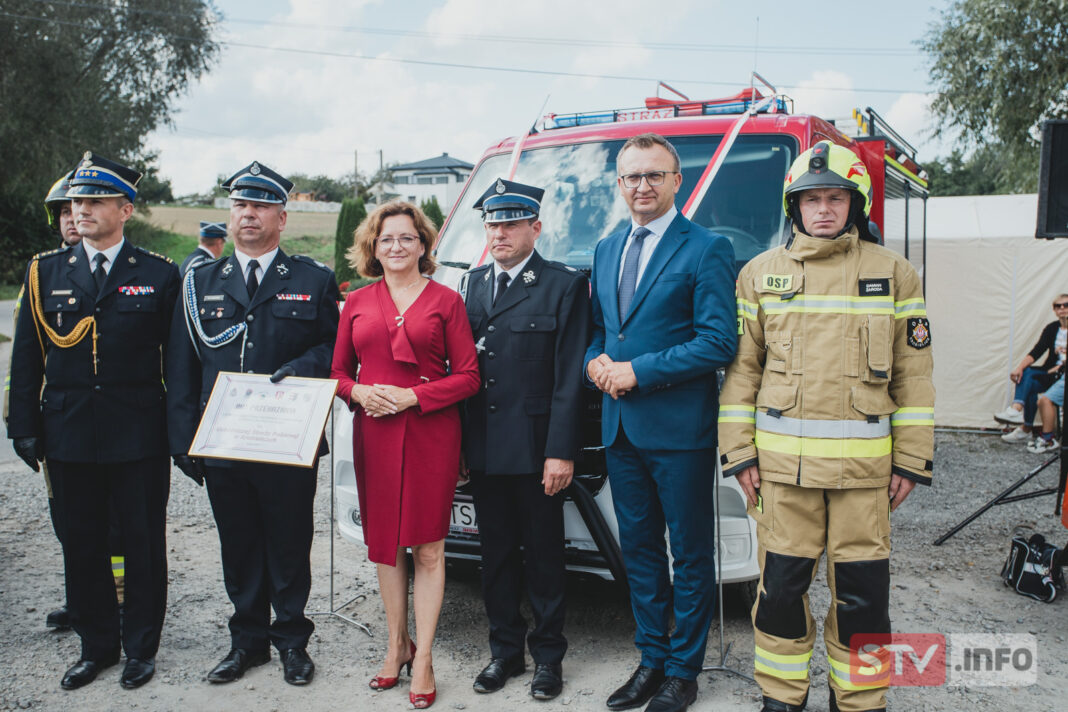 OSP Krobielice z nowym wozem bojowym. Uroczyste przekazanie z udziałem władz