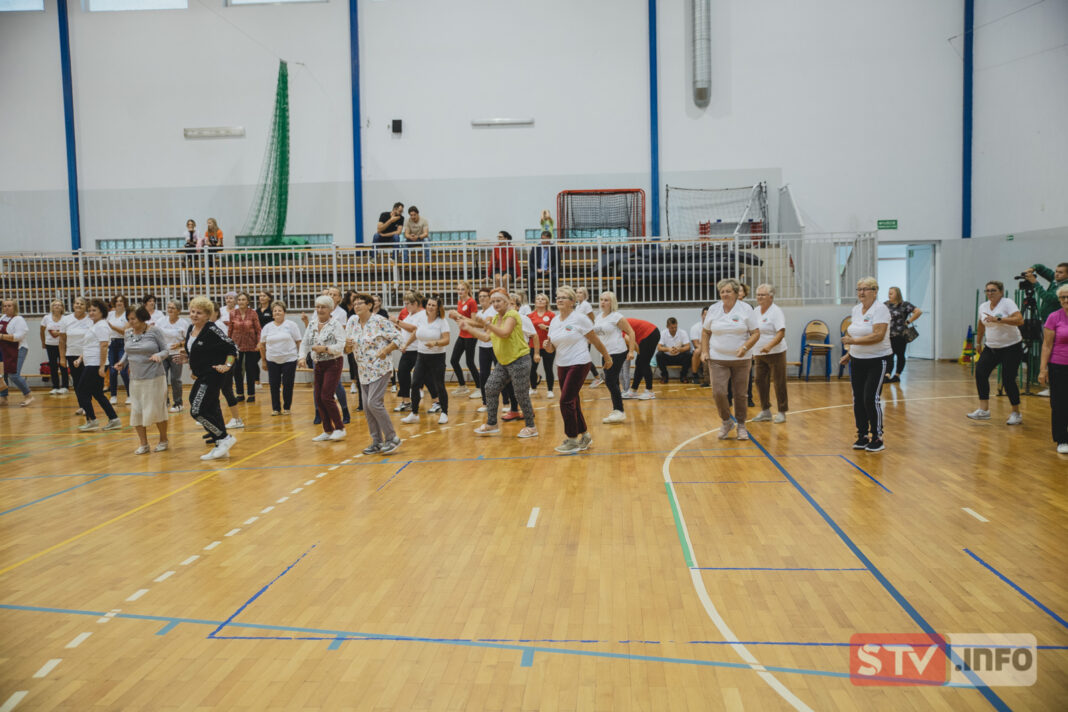 W Czajkowie rywalizowały gospodynie i seniorzy. Na trybunach minister i burmistrzowie