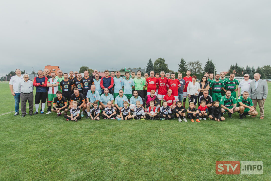 Sportowe wspomnienie trenera Janusza Batugowskiego. Piłkarski turniej na stadionie w Opatowie
