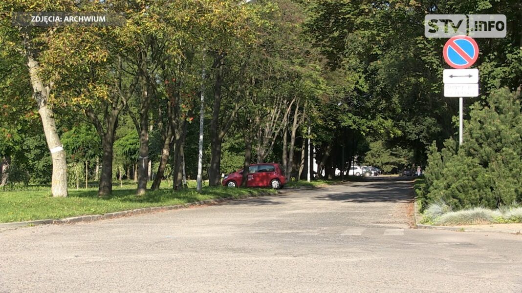 Niebawem ruszy przebudowa dróg wewnętrznych przy sandomierskim szpitalu. Starania o remont parkingów nadal trwają