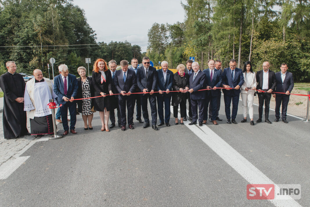 Długo wyczekiwana inwestycja oddana do użytku. Droga od Ujazdu do granicy gminy Iwaniska, równa jak stół