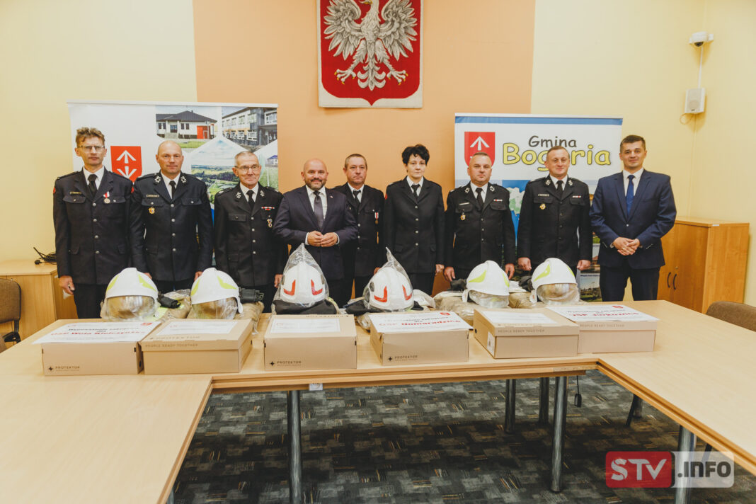Mundury dla strażaków z gminy Borgia. Zakup z Funduszu Sprawiedliwości