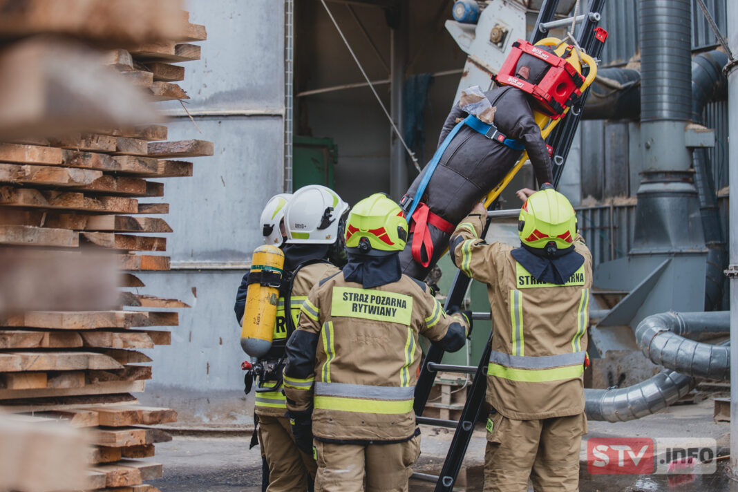 Ochotnicy z gminy Rytwiany doskonalili umiejętności. Ćwiczenia na obiekcie tartaku