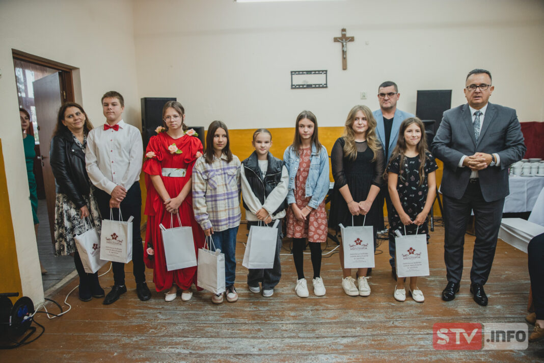 Wspaniała biesiada w Stobcu. Niedługo budynek szkoły zmieni się zupełnie