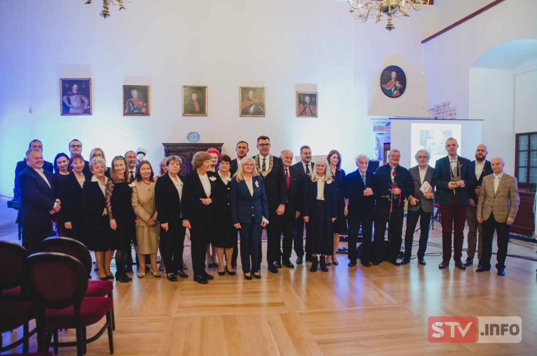 Gala na zamku w Sandomierzu. „Szansa” i Niespodziewany z nagrodami Bonum Publicum