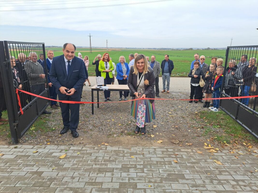 Świetlica w Łopacie już otwarta po przebudowie. Teraz będzie służyć wszystkim mieszkańcom