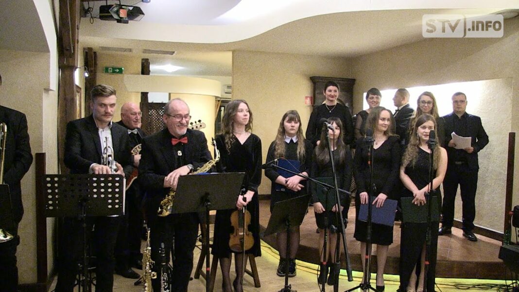 Muzyka dawna wybrzmiała w opatowskim „Żmigrodzie”. Artyści nagrodzeni owacją na stojąco