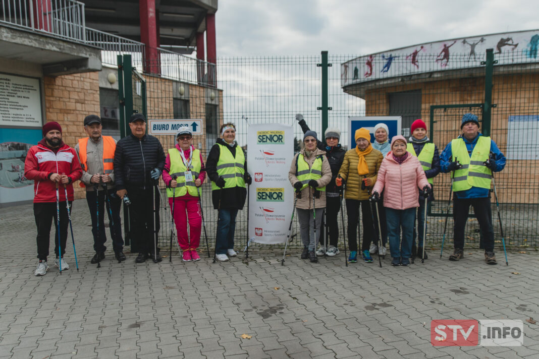 W Sandomierzu trenowali „kijkarze”. W Piszczelach i na Bulwarze Piłsudskiego Nordic walking zdobywa sobie coraz więcej zwolenników.