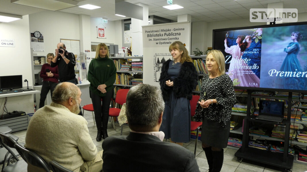 W opatowskiej bibliotece o „Zaklętym zwierciadle”. Autorskie spotkanie z pisarką