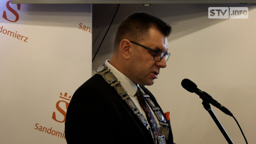 Wystąpienie burmistrza Sandomierza podczas sesji budżetowej. Co przez pięć lat zrobił Marcin Marzec?