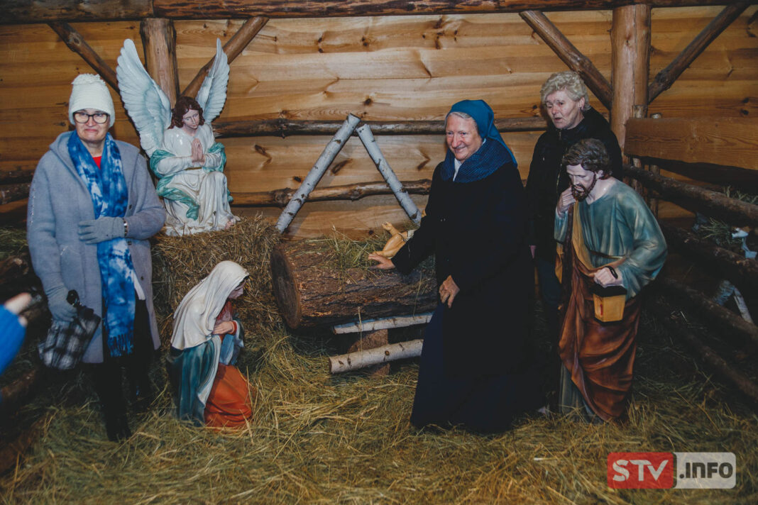 Otwarcie żywej szopki i wieczerza w sandomierskim Caritasie