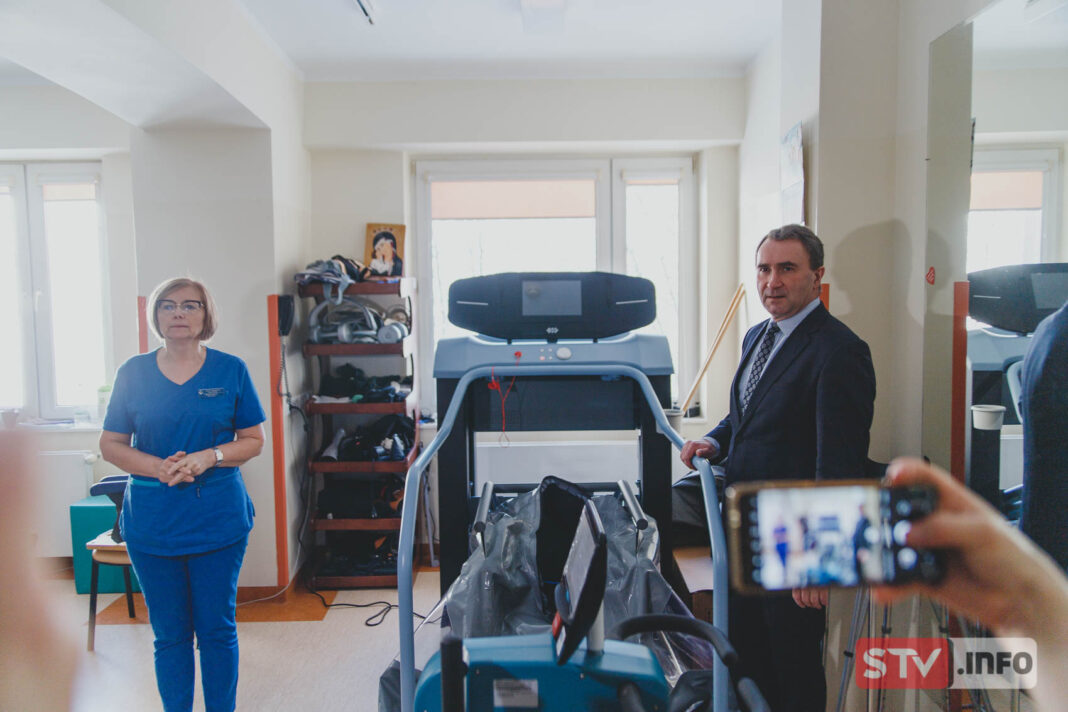 Kolejny nowoczesny sprzęt w sandomierskim szpitalu. Robot wesprze rehabilitację.