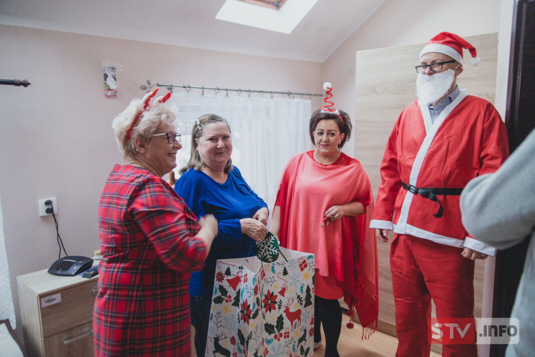 Piękne mikołajki w sandomierskim Domu Pomocy Społecznej. Uśmiech mieszkańców najlepszym podziękowaniem