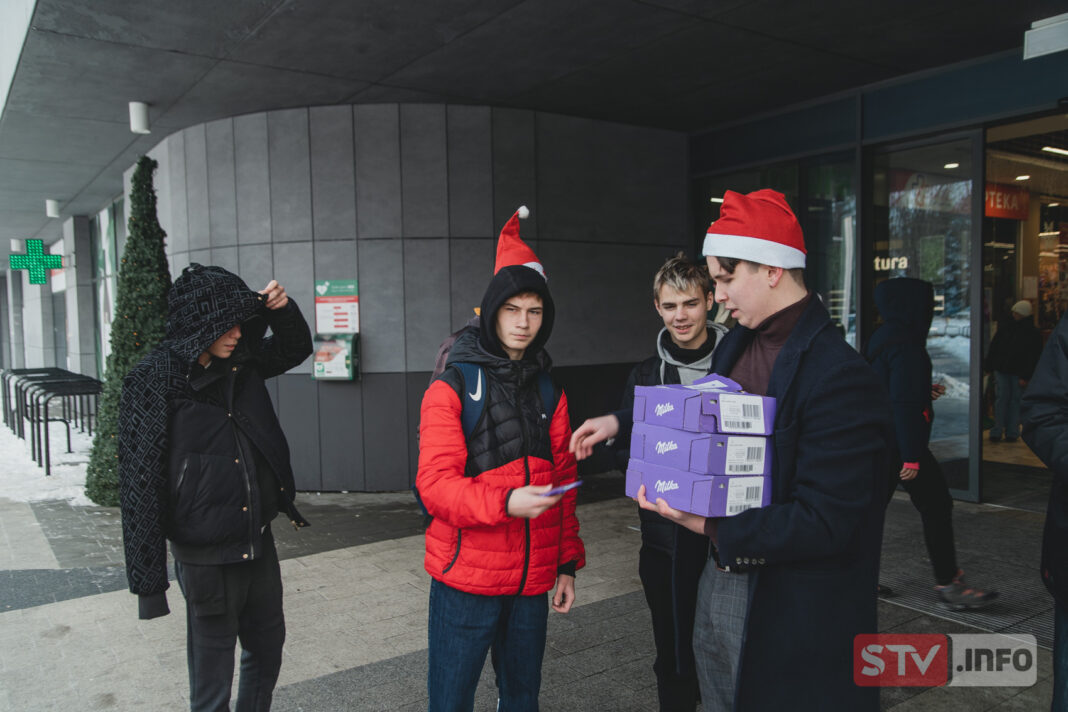 Jedyne takie mikołajki w Sandomierzu. Słodkości od samorządowców i fundacji Polemika